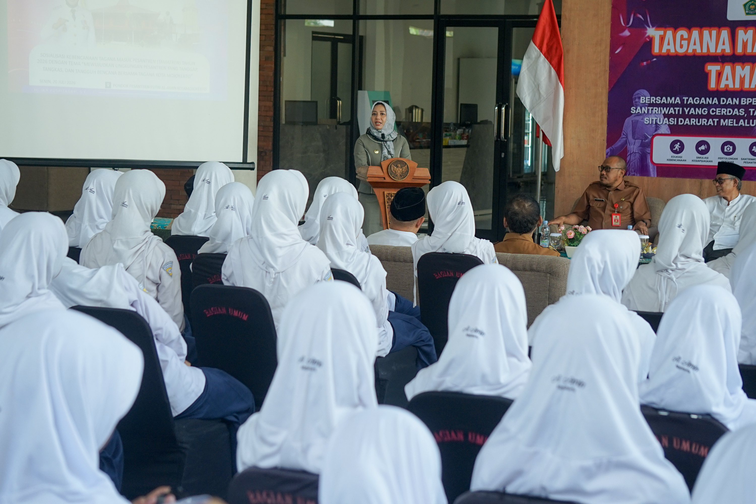 gambar-tamatren-bekali-santri-kesiapsiagaan-hadapi-bencana-clv9li1wzz