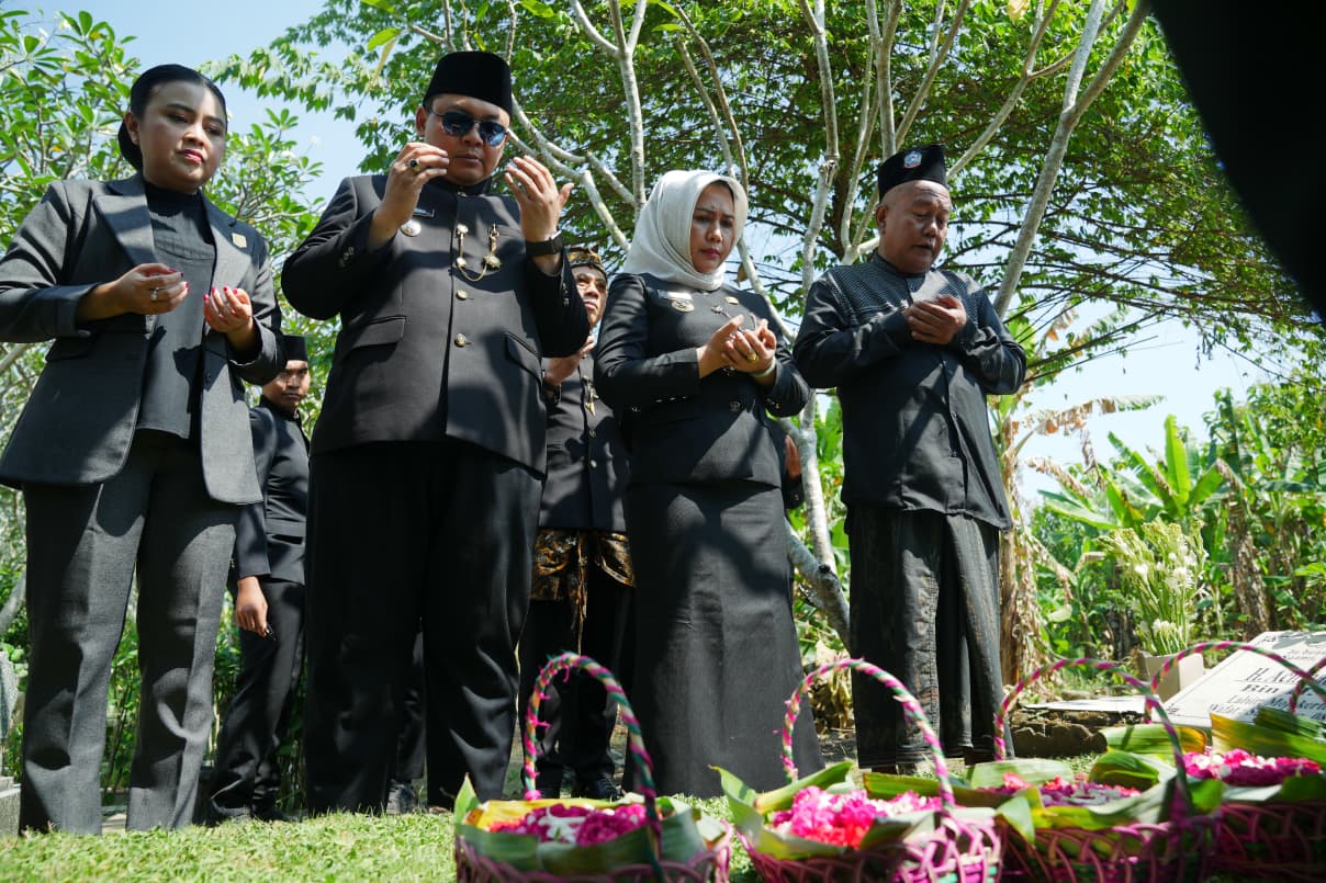 gambar-jelang-hut-ke-108-kota-mojokerto-pemkot-gelar-ziarah-ke-makam-para-umaro-ifjbgizggw