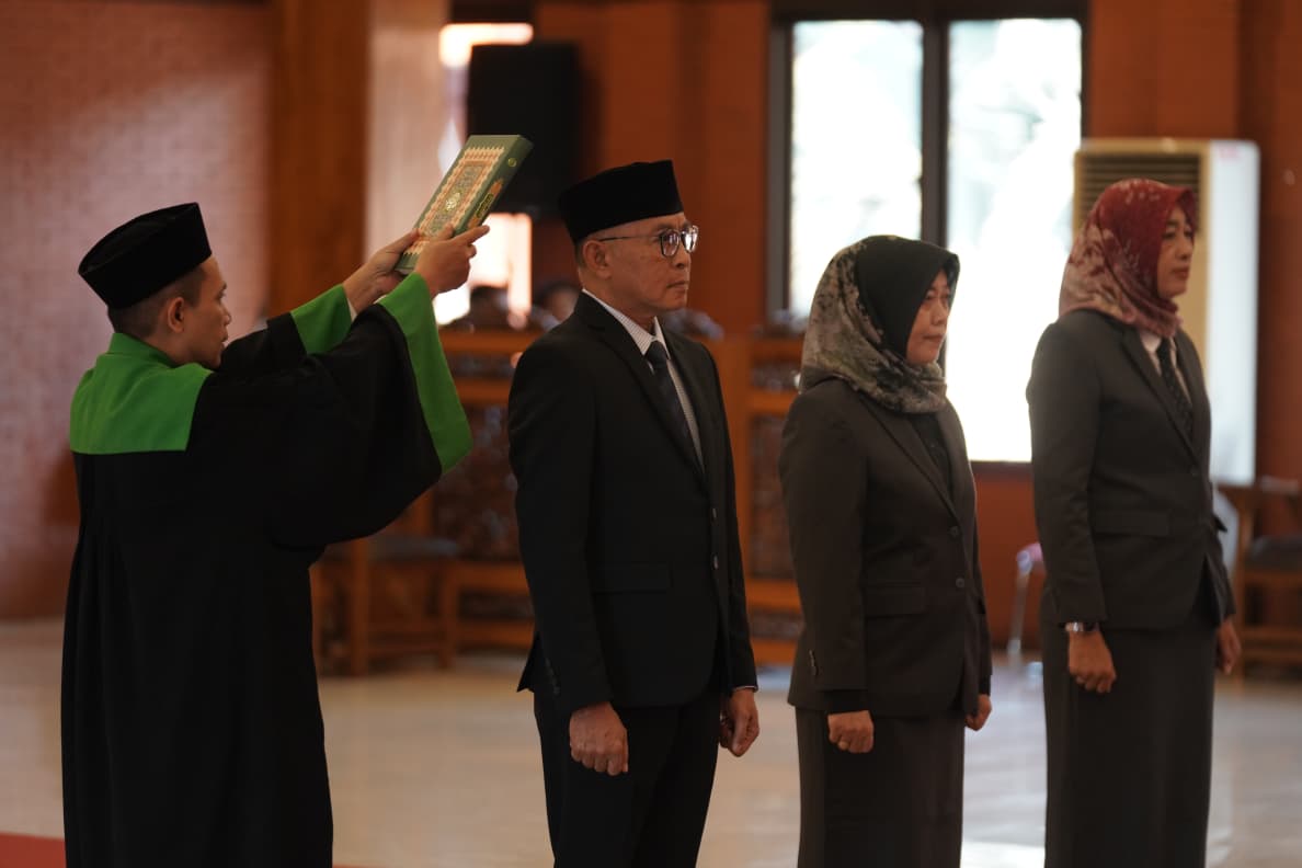 gambar-wali-kota-mojokerto-lantik-tiga-pejabat-pimpinan-tinggi-pratama-dua-dinas-kini-punya-nahkoda-definitif-niq8igncjd