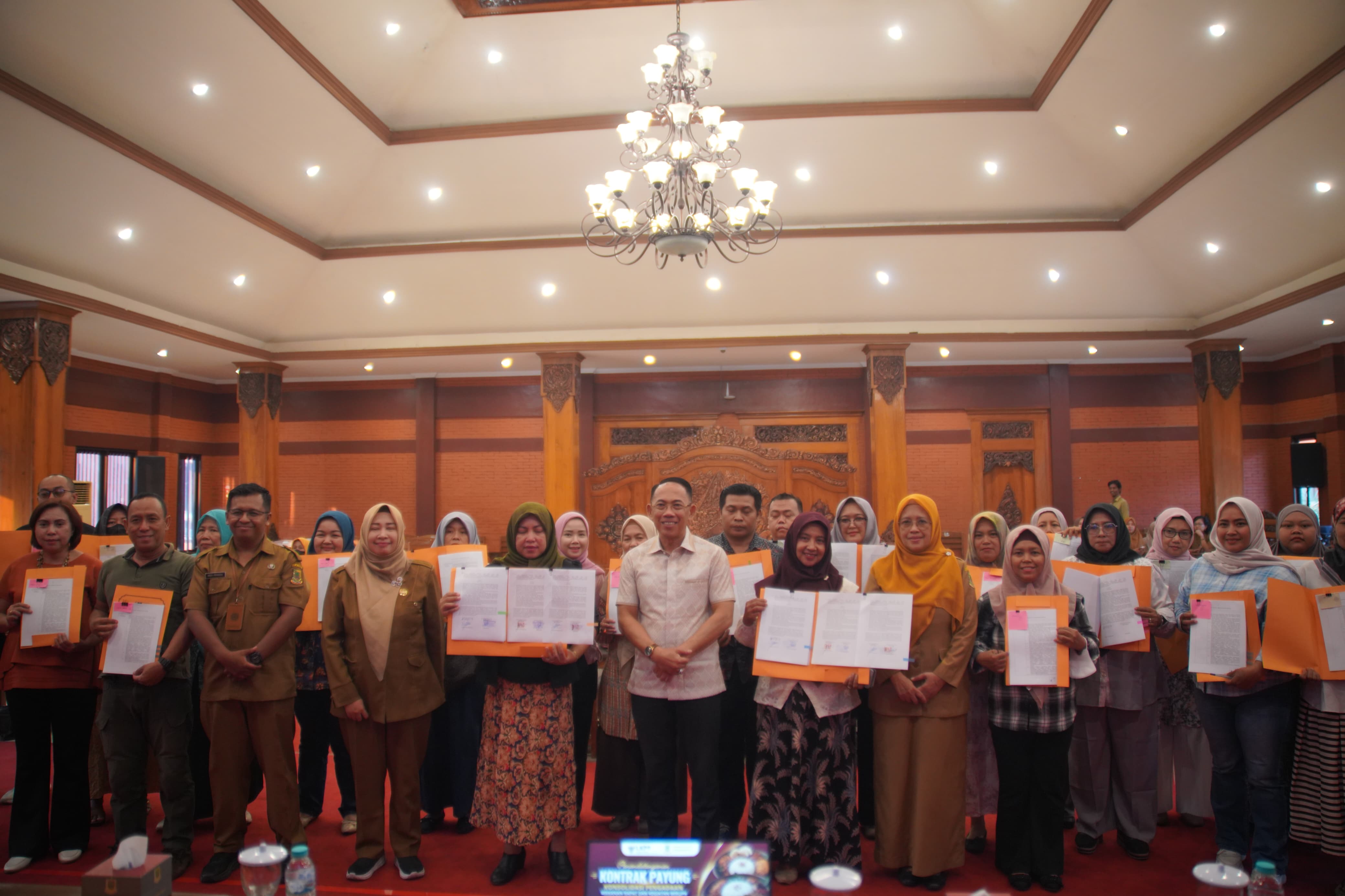 gambar-30-penyedia-mamin-melakukan-penandatangan-kontrak-payung-harga-konsolidasi-lhrprbbkyl