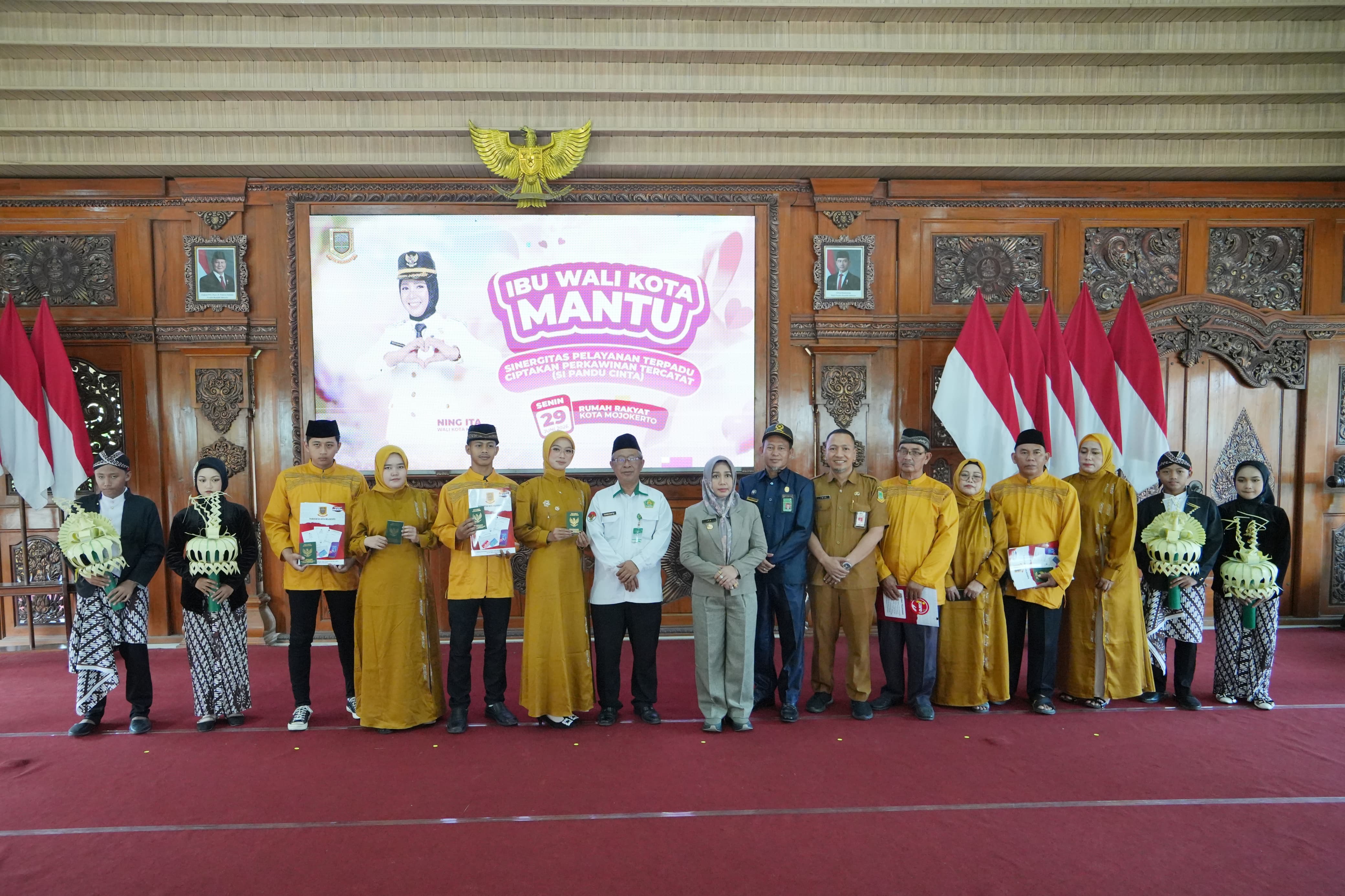 gambar-empat-pasangan-kawin-siri-di-kota-mojokerto-resmi-miliki-akta-nikah-lewat-si-pandu-cinta-3sntehcnbi